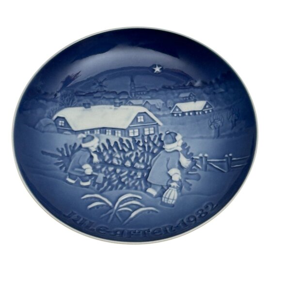 1982 Bing & Grøndahl Christmas Plate The Christmas Tree 9082 - Picture 1 of 4